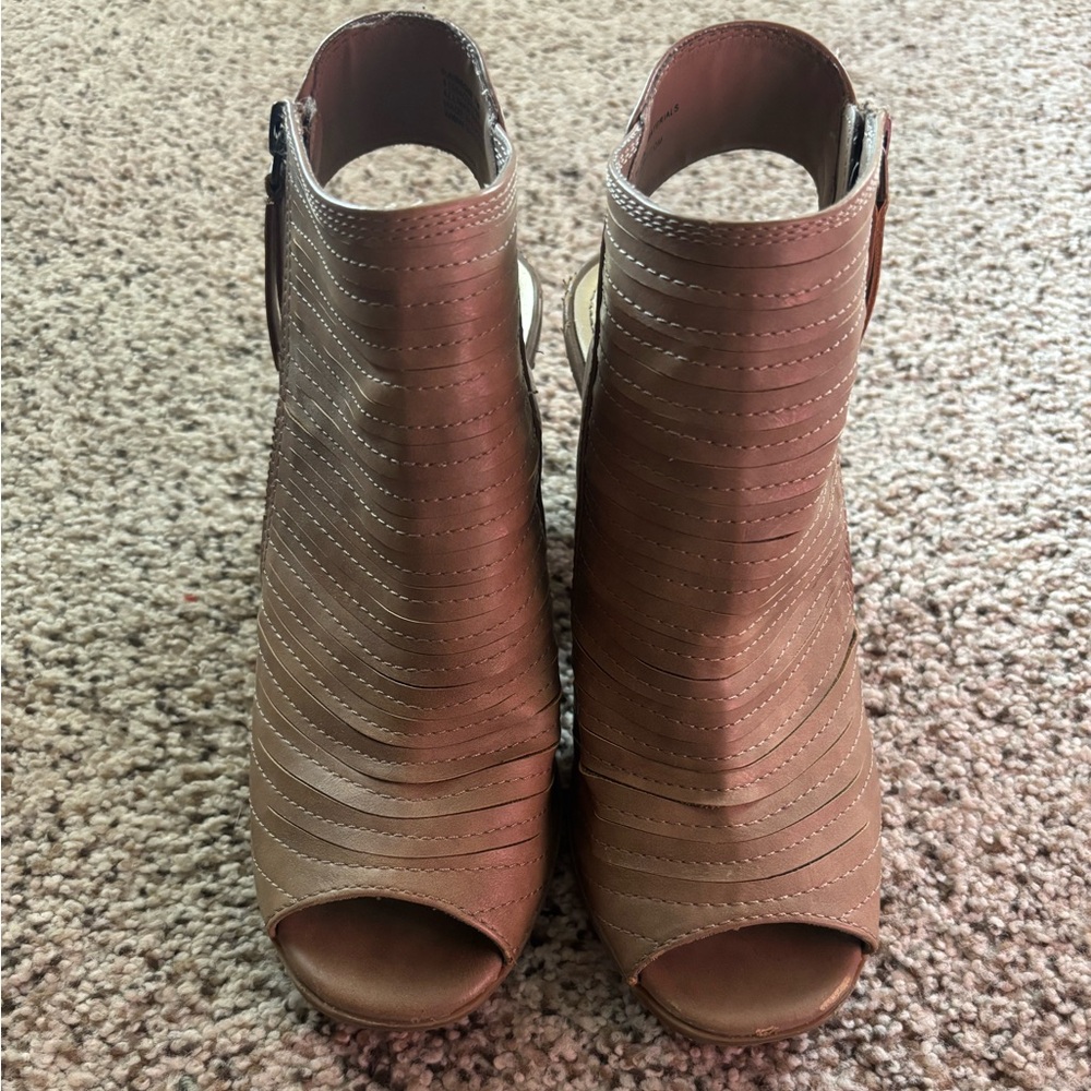 Cute little 10 open-toe type shoes